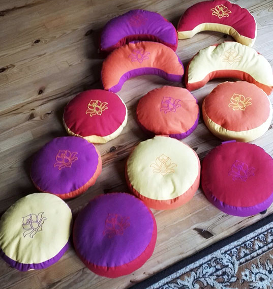 ensemble coussin pour salle de yoga en ariège
